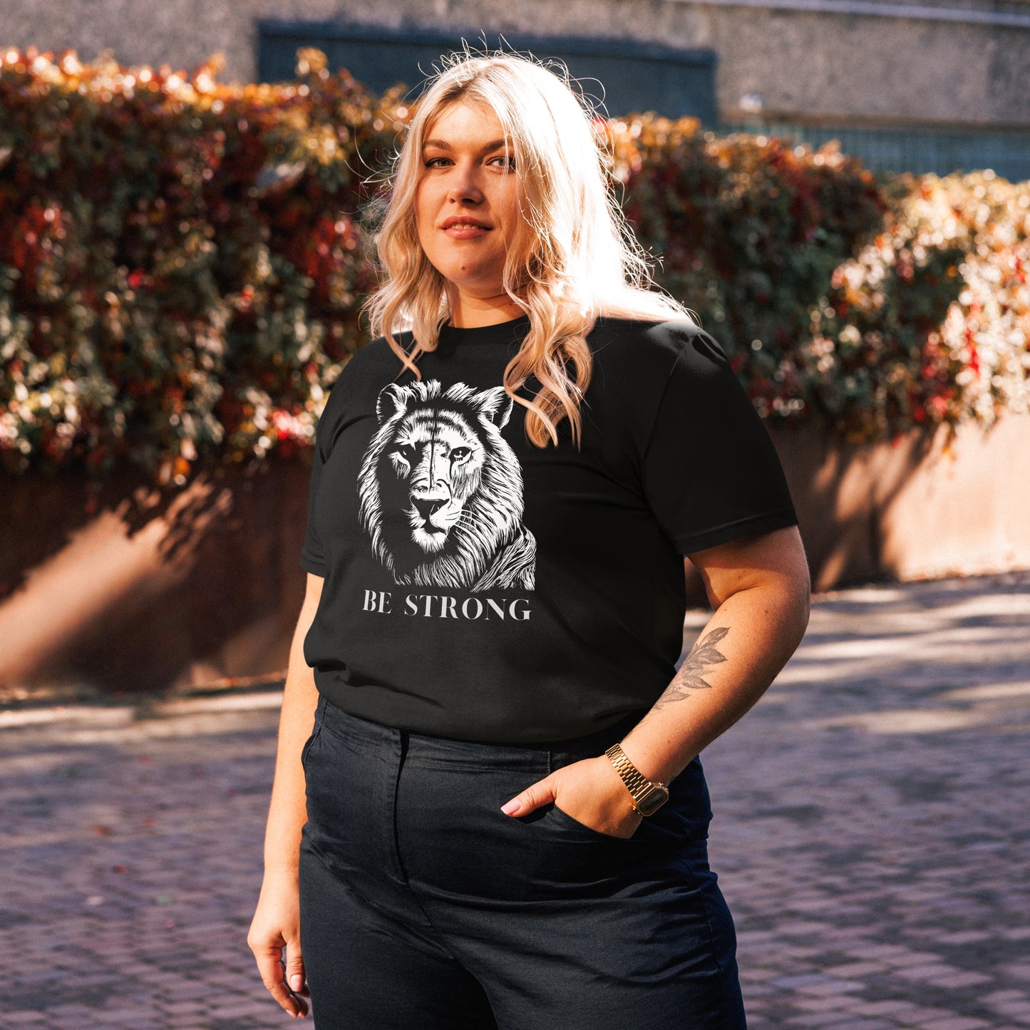 Lion, Unisex organic cotton t-shirt - Fitz & Willow